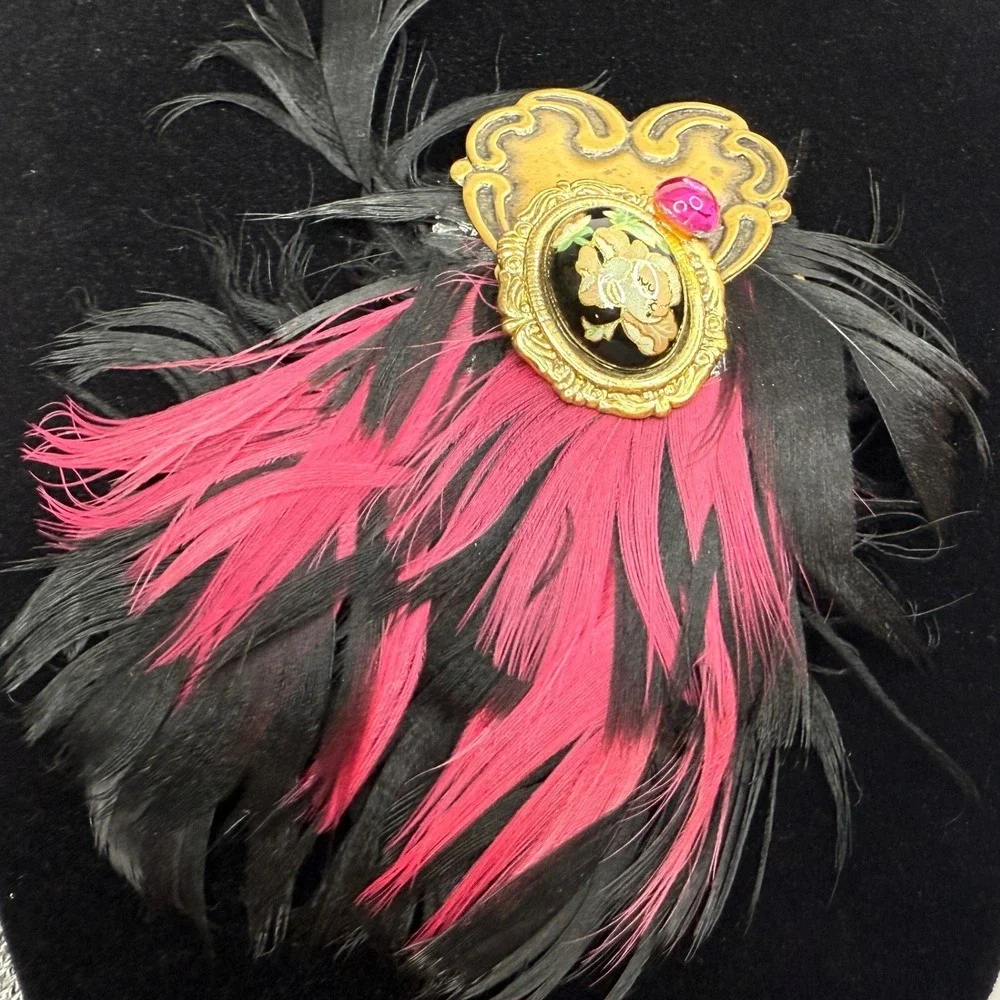 VTG Style Feather Brooch Magnetic Pin Pink Black Gold Tone Statement Jewelry 4in